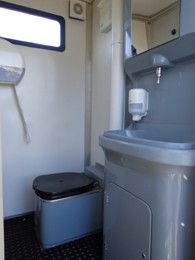 Передвижные туалетные модули внутри
