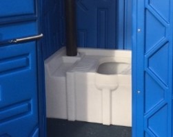 Мобильная туалетная кабина EcoGR Ecostyle от ООО "Экобалтика" внутри